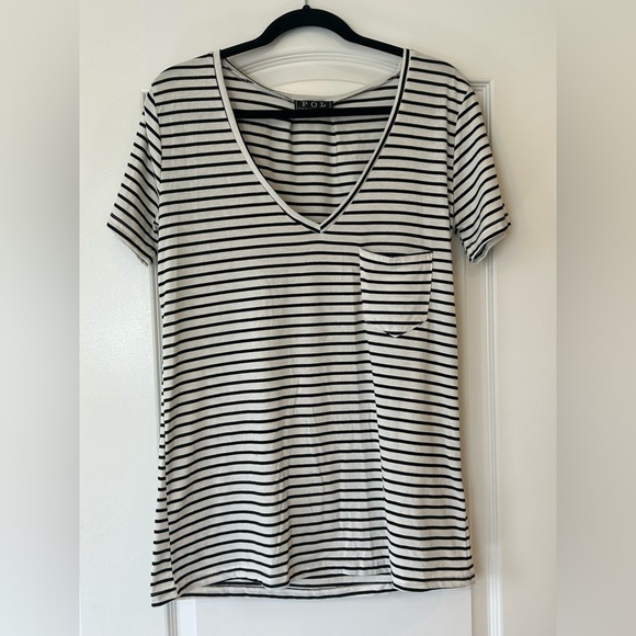 NWT POL Short Sleeve Striped V Neck Shirt - Picture 1 of 4
